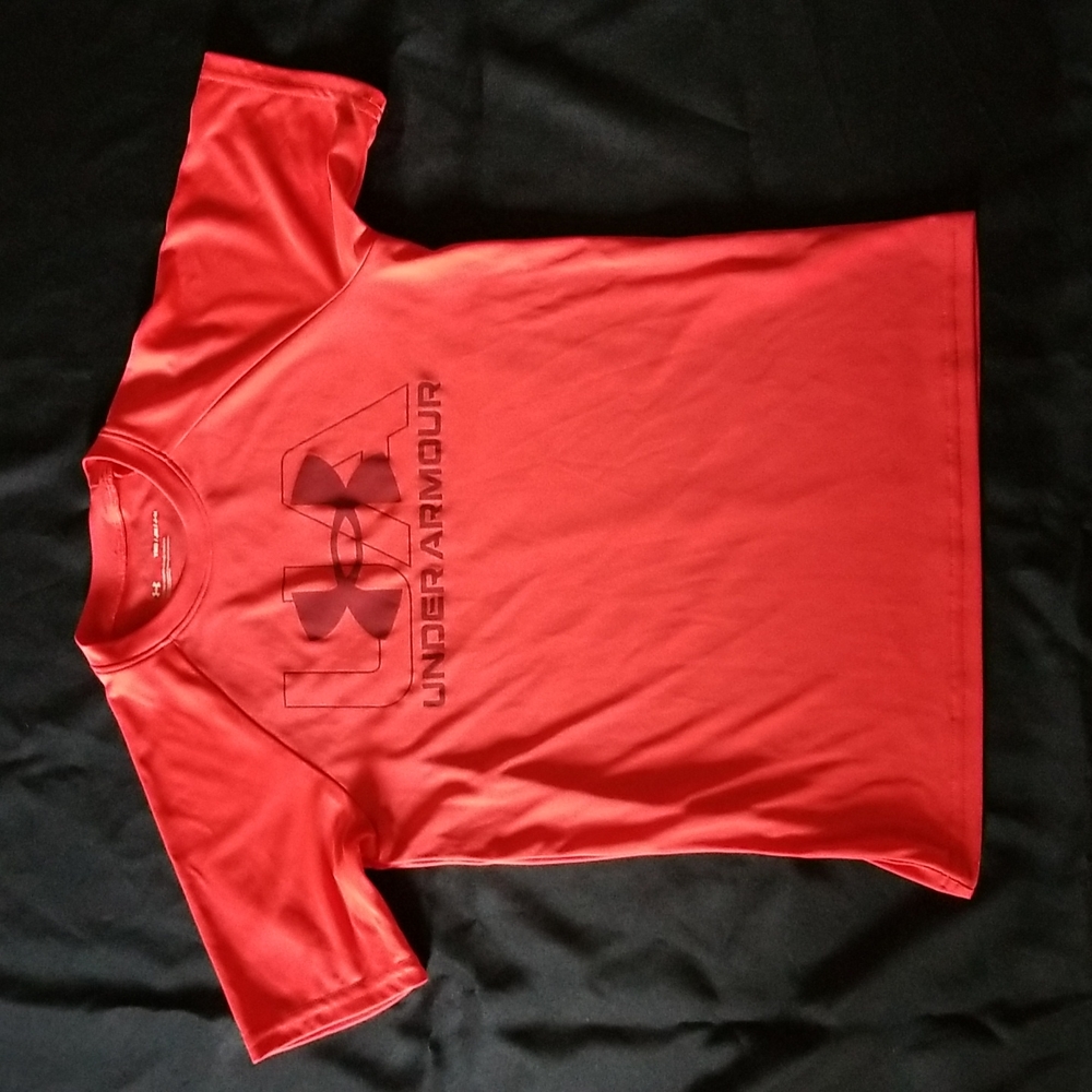 Boys Youth Medium dry fit Under Armour T-shirt